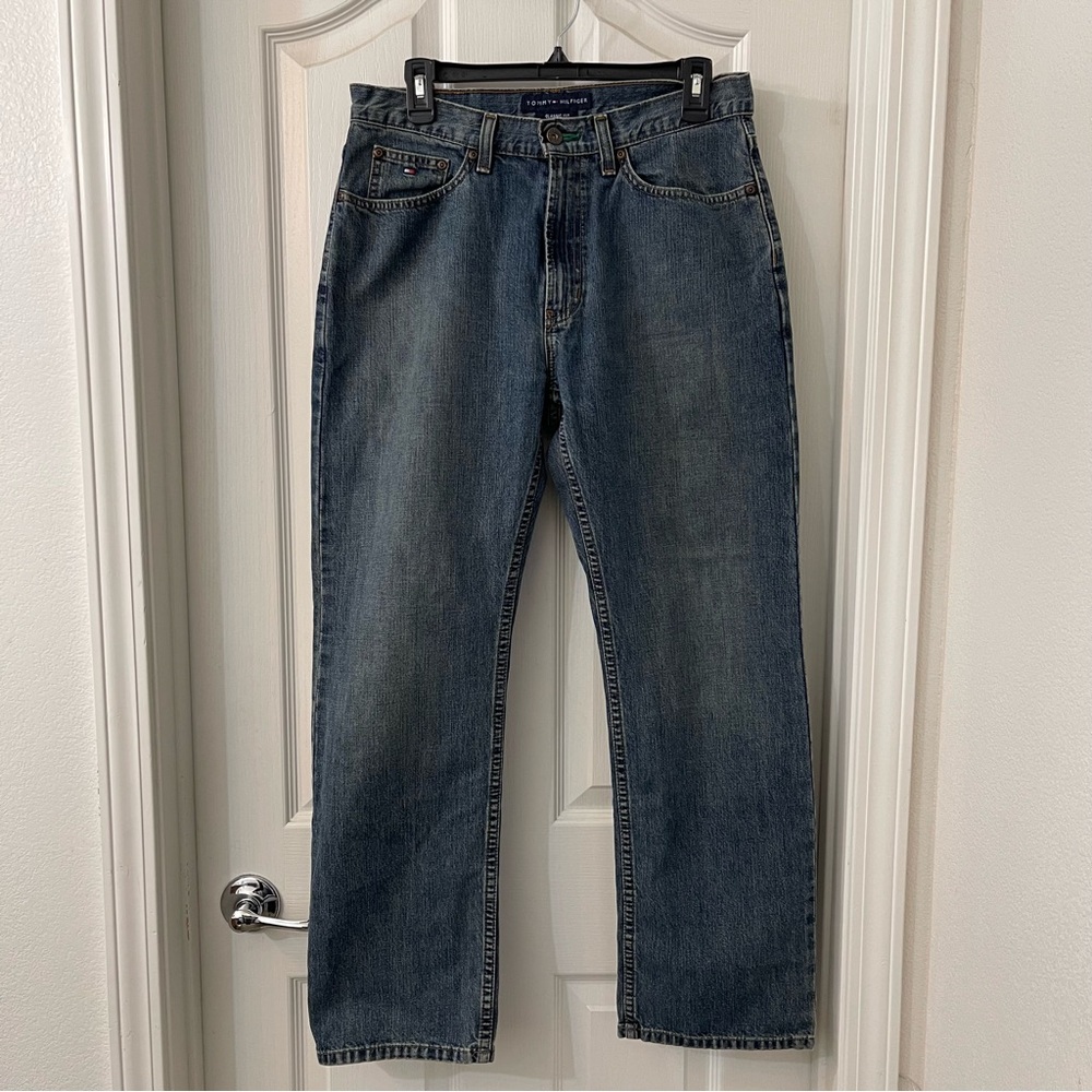 Tommy Hilfiger Classis Fit Jeans. Mens: Tag 32X29, but fits 30X29.